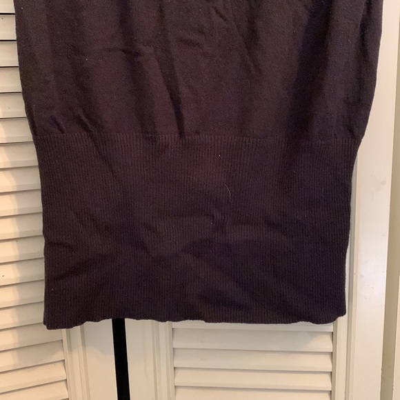 Sleeveless Sweater - Picture 2 of 3